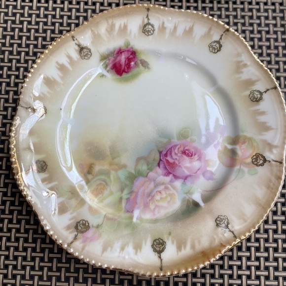 Vintage made in Germany roses ceramic plates. Small plates. 6". - Picture 4 of 16